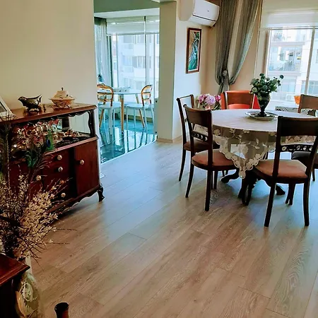 Newly Renovated In Kordon 아파트 이즈미르