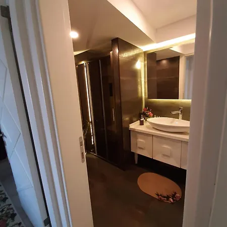 Newly Renovated In Kordon Apartament